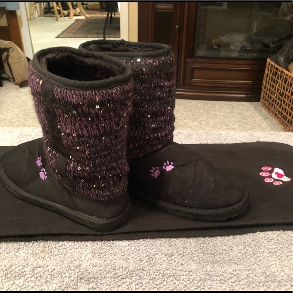 Paw print boots and free scarf